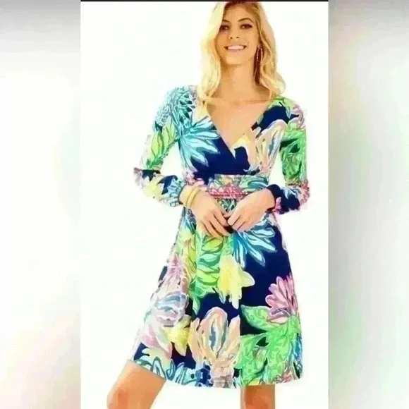 Lilly Pulitzer Fleur Dress Medium in Resort Navy Travelers Palm Item#B4 - Picture 2 of 7